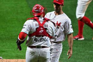 Los Diablos Rojos usaron la fuerza y vencieron 8-2 a Oaxaca en el primer juego de la serie