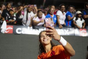 Comentarista de Caliente TV albureado en transmisión de Liga MX Femenil