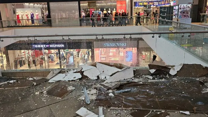 Se cae techo de la plaza comercial Parque Lindavista en la CDMX
