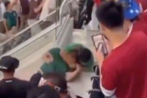 Aficionados mexicanos se agarran a golpes en las gradas tras la eliminación del Tricolor