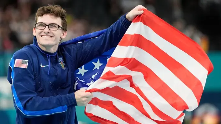 Stephen Nedoroscik; multimedallista olímpico, armó un cubo Rubik en 15 segundos