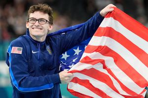 Stephen Nedoroscik; multimedallista olímpico, armó un cubo Rubik en 15 segundos