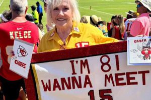 Aficionada de 81 años cumple su sueño de conocer a Patrick Mahomes