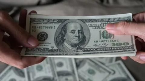 ¿Comprarás dólares? Así amanece el peso este viernes 10 de mayo