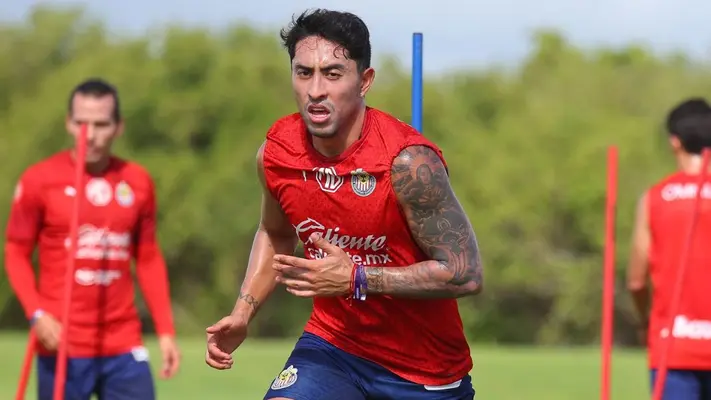 Omar Govea habla sobre su primer partido con el Rebaño: "Vestir la playera de Chivas es emocionante"