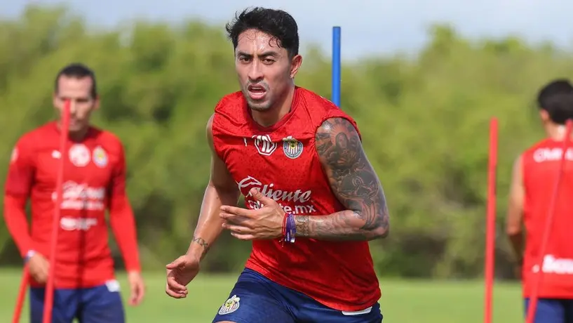 Omar Govea habla sobre su primer partido con el Rebaño: "Vestir la playera de Chivas es emocionante"