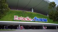 ¡El trabajo soñado! Vendedor del Akron alienta a Chivas mientras labora en las gradas