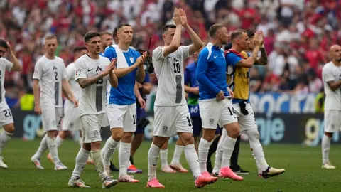 ¡Otro final cardíaco! Eslovenia deja ir su primera victoria en Eurocopa tras empatar ante Serbia