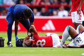 Jugador de Nottingham Forest abandona partido por escalofriante lesión de tobillo