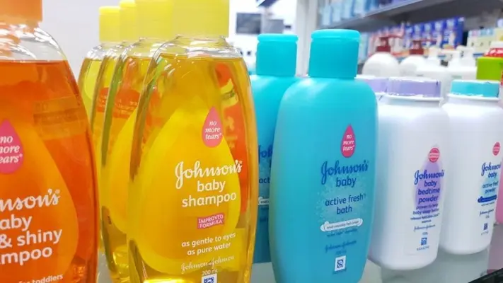 Demandan a Johnson & Johnson por fraude en las demandas por productos que causan cáncer