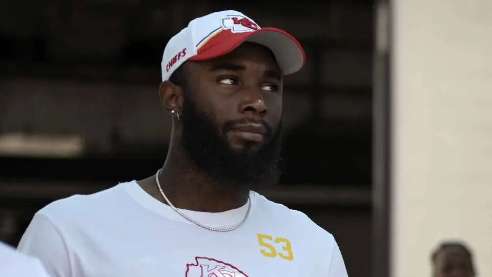 BJ Thompson, jugador de los Chiefs, fue hospitalizado de emergencia tras sufrir un paro cardiaco