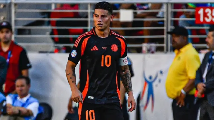 Reportero pone en ‘aprietos’ a James Rodríguez: “Tú duermes con la lamparita?”