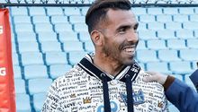 ¡El nuevo Apache! Carlos Tévez revienta las redes con 'palomazo' junto a Carin León y Julieta Venegas