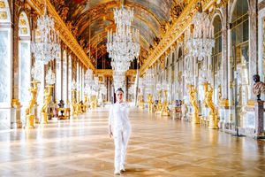 ¡Orgullo mexicano! Salma Hayek porta la llama olímpica de París 2024