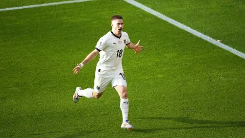 ¡Histórico! Romano Schmid anota el gol 900 en la historia de las fases finales de la Euro