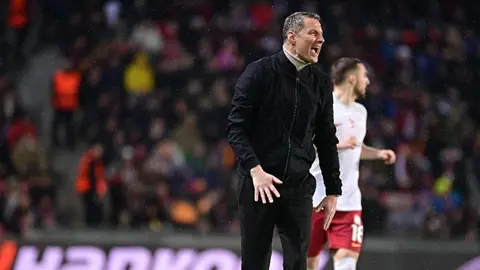 Brian Priske el posible nuevo técnico de Santi Giménez en el Feyenoord
