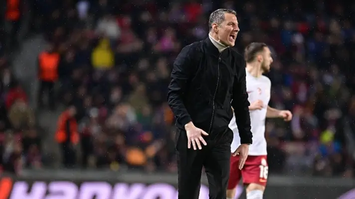 Brian Priske el posible nuevo técnico de Santi Giménez en el Feyenoord