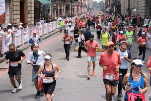 Corredor propone matrimonio a su pareja después del Maratón de la CDMX