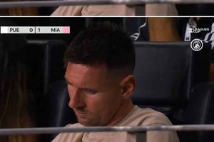 ¡Atrapada! Captan a Antonela 'revisando' el teléfono de Lionel Messi