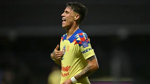 ¿Se burló de Chivas? Chicote Calderón 'presumió' el escudo del América tras el gol de Reyes