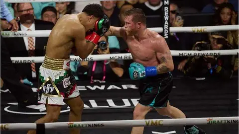 ¿Canelo salvó a Munguía del nocaut? Este video está dando de que hablar en redes sociales