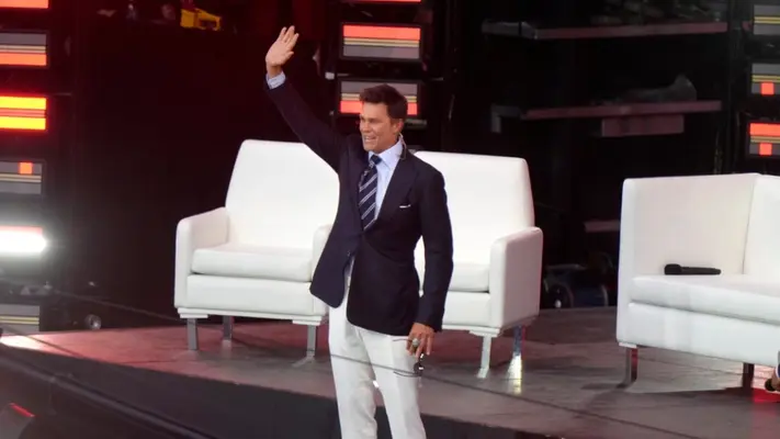 Tom Brady es inscrito al Salón de la Fama de los Patriots en una noche inolvidable