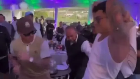 Canelo Álvarez conecta gancho al hígado a influencer que se lo pidió para 'cumplir su sueño'