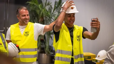 ¡Deja el balón por el casco! Yamal ‘se retira del futbol’ empieza su carrera como arquitecto