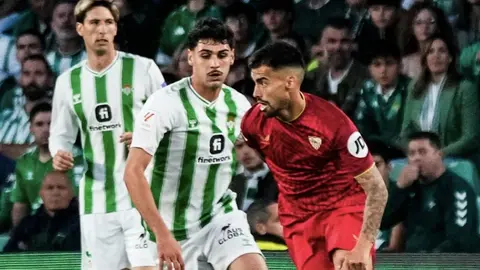 Betis no puede mantener la ventaja y termina empatando ante el Sevilla