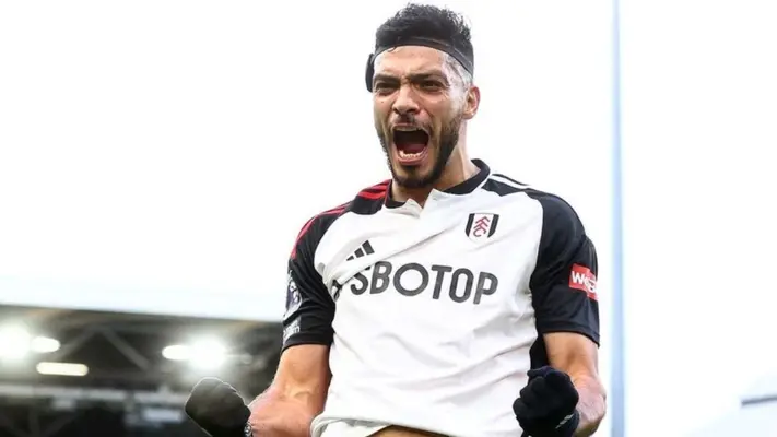Raúl Jiménez firma doblete con el Fulham en el último juego de la temporada de la Premier League