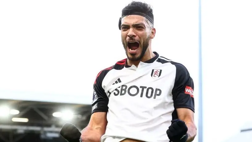 Raúl Jiménez firma doblete con el Fulham en el último juego de la temporada de la Premier League