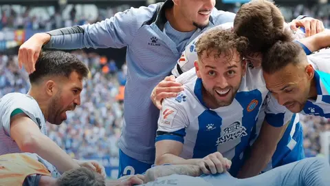 Barcelona felicita al Espanyol por su ascenso a LaLiga y la afición culé 'explota'