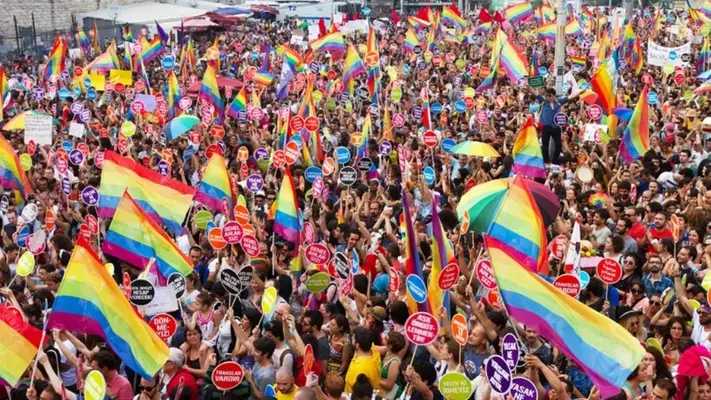 EUA emite alerta de viaje y advierte sobre una amenaza terrorista contra eventos LGBT