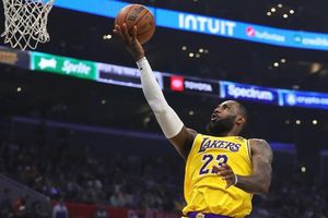 LeBron James acuerda nuevo contrato con los Lakers por más de 100 millones de dólares