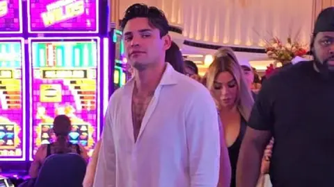 ¿Un nuevo romance? Ryan García reaparece en Las Vegas con una mujer misteriosa