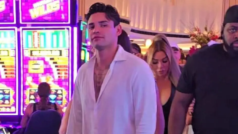 ¿Un nuevo romance? Ryan García reaparece en Las Vegas con una mujer misteriosa