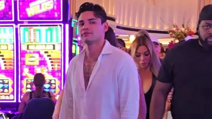 ¿Un nuevo romance? Ryan García reaparece en Las Vegas con una mujer misteriosa