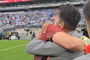 Jorge Campos se reúne con Crépeau y presume su apoyo a Canadá