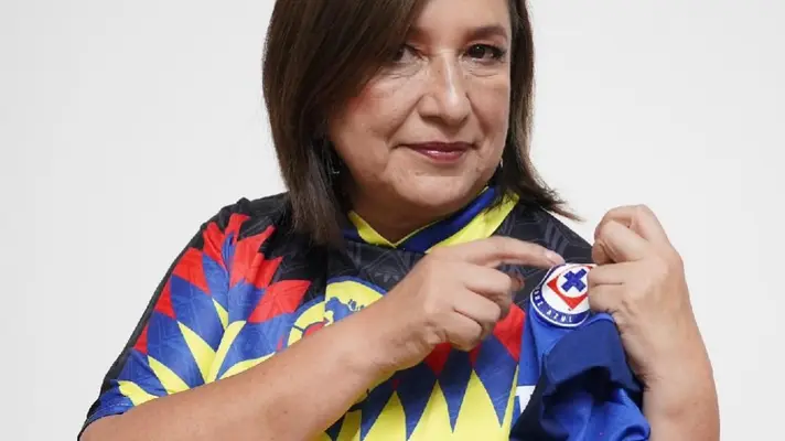 “No era penal”: Xóchitl Gálvez paga apuesta y se pone la playera del América