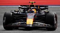 Reportan que Checo Pérez se ausentará en el inicio del Gran Premio de Gran Bretaña