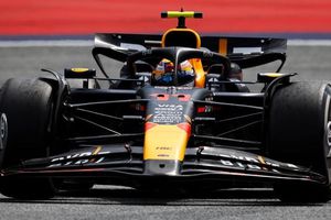 Reportan que Checo Pérez se ausentará en el inicio del Gran Premio de Gran Bretaña