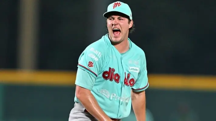 ¡Y ni así abrieron la segunda caja! Trevor Bauer y Robinson Canó fueron vistos en un minisúper