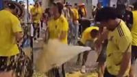 Aficionados colombianos roban bolsa de palomitas gigante durante la Final de Copa América