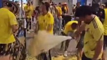 Aficionados colombianos roban bolsa de palomitas gigante durante la Final de Copa América