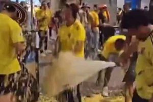 Aficionados colombianos roban bolsa de palomitas gigante durante la Final de Copa América