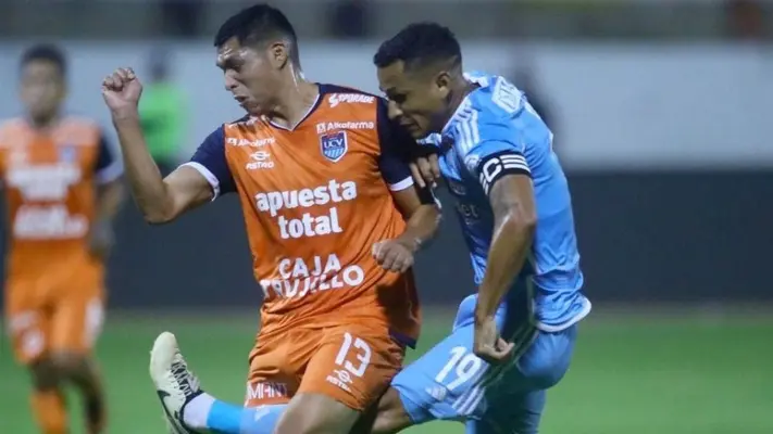 Yoshimar Yotún, exjugador de Cruz Azul, sufre aparatosa lesión en el futbol peruano