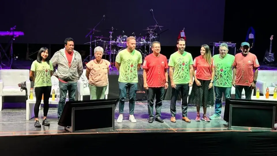 Presentaron las medallas y playeras del Medio Maratón de la Ciudad de México