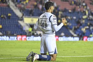 Mamá de Rodrigo Pachuca conmovida al ver a su hijo debutar en el América vs Puebla