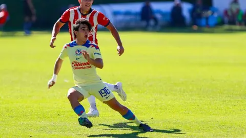 ¡Primer refuerzo! Bruce El-mesmari reportó con Chivas para realizar exámenes médicos