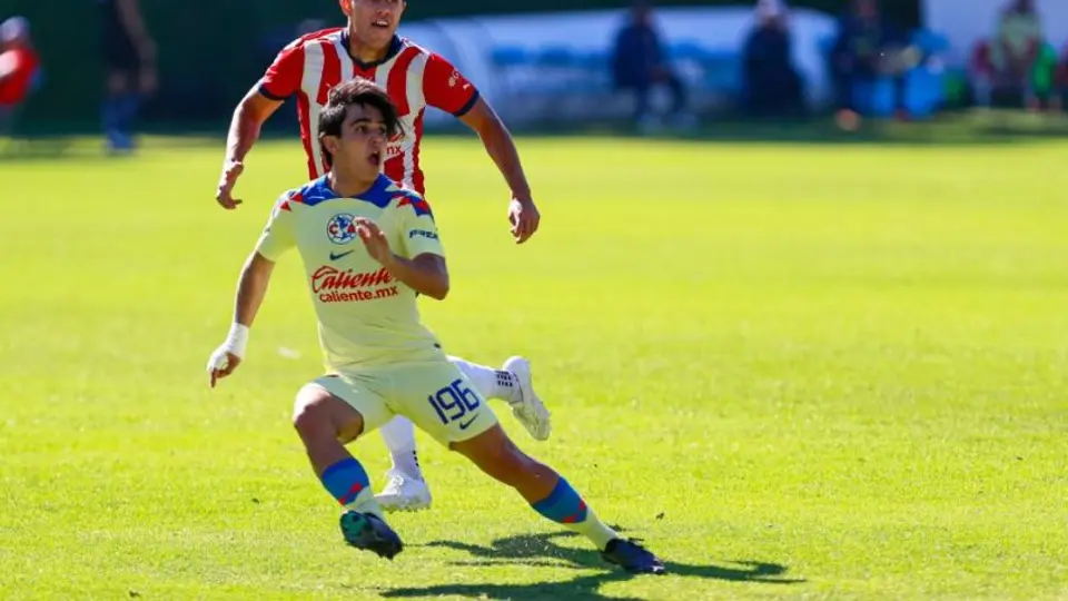 ¡Primer refuerzo! Bruce El-mesmari reportó con Chivas para realizar exámenes médicos